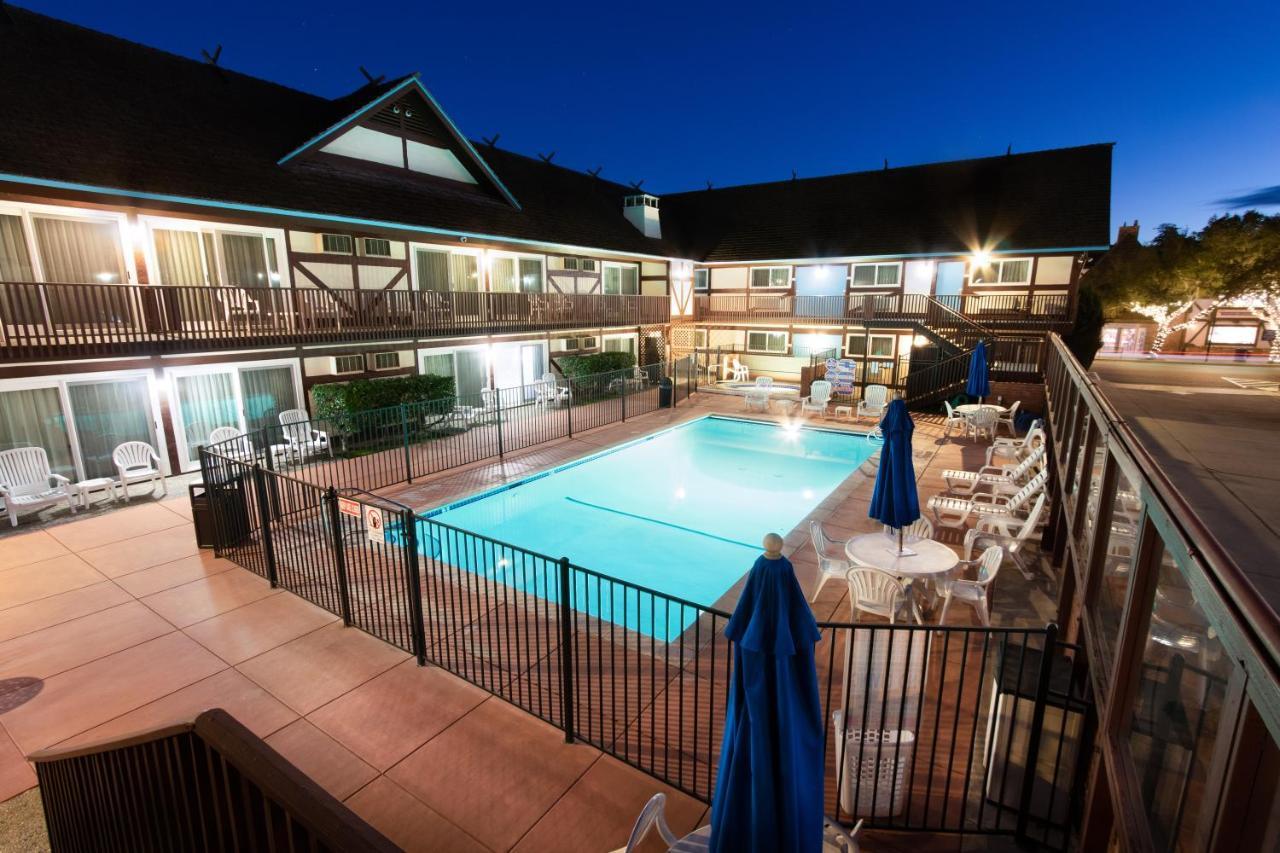 King Frederik Inn Solvang Exterior photo